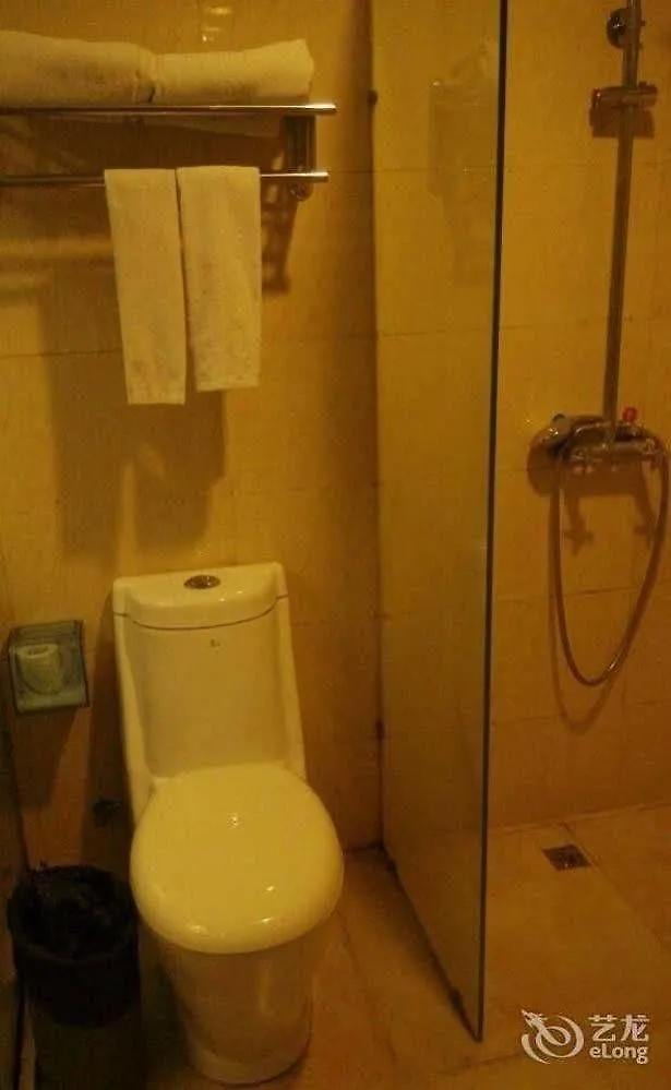 Golden Comfort Hotel Zhuhai 3*,  China